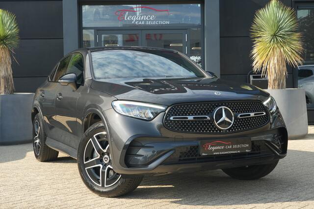 Mercedes-Benz Glc Coupé 300e 4MATIC AMG Line Plus | 313PK | Navi | Stoelverwarming | Camera | 20" | Mercedes-Benz GLC Coupé 300e AMG Line Plus 313 PK Plug-in Hybrid met 2.0 viercilinder, navigatie, stoelverwarming, achteruitrijcamera, adaptieve cruise control, Premium Plus-pakket, Matrix LE