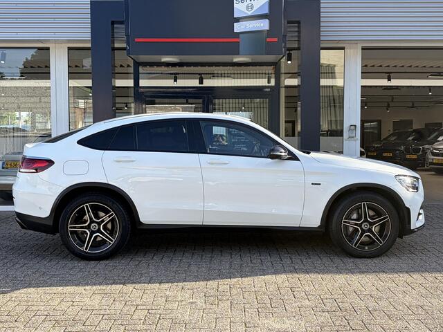 Mercedes-Benz Glc Coupé 300e 4MATIC Premium Plus / AMG-Styling / Automaat / Vol-Leder / Schuif-Kanteldak / Luchtvering / Stoelverwarming / Adaptieve Cruise-Control / 360°-Camera / Sfeerverlichting / Elektr.-Trekhaak / Elektr.-Achterklep / Apple-Carplay & Android-Auto / LED / Keyless / DAb Radio-Bluetooth / Navi / PDC V+A / 19'' LMV / ENZ.