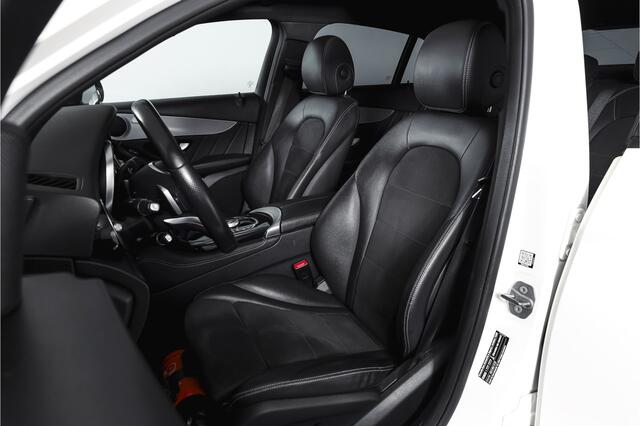 Mercedes-Benz Glc Coupé 250 4MATIC 211 PK Premium AMG Line | S/K-Panodak | Cruise | Stoelverw. | PDC | Camera | App. Connect | ECC | LM 21" |