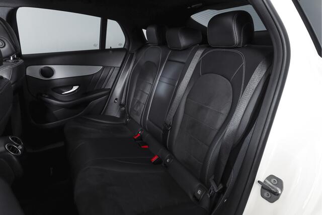 Mercedes-Benz Glc Coupé 250 4MATIC 211 PK Premium AMG Line | S/K-Panodak | Cruise | Stoelverw. | PDC | Camera | App. Connect | ECC | LM 21" |