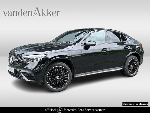 Mercedes-Benz Glc Coupé 300e AMG // Burmester // Distronic // Panoramadak // 360 Camera // Memory // Treeplanken // 20" Multi Spaak Velgen // Achterspoiler