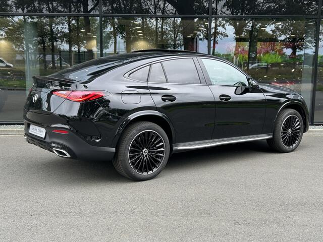 Mercedes-Benz Glc Coupé 300e AMG // Burmester // Distronic // Panoramadak // 360 Camera // Memory // Treeplanken // 20" Multi Spaak Velgen // Achterspoiler