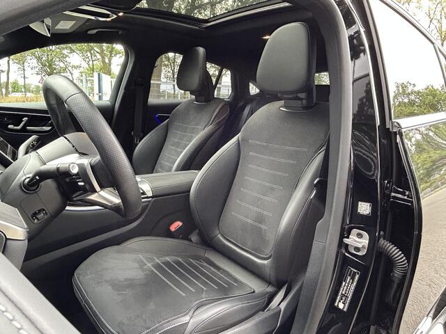 Mercedes-Benz Glc Coupé 300e AMG // Burmester // Distronic // Panoramadak // 360 Camera // Memory // Treeplanken // 20" Multi Spaak Velgen // Achterspoiler