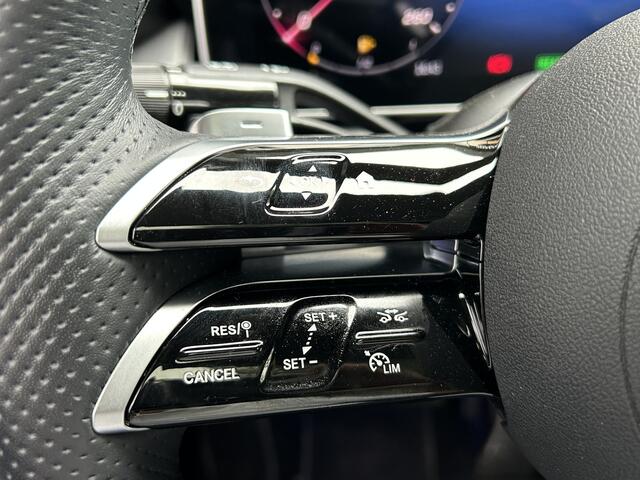 Mercedes-Benz Glc Coupé 300e AMG // Burmester // Distronic // Panoramadak // 360 Camera // Memory // Treeplanken // 20" Multi Spaak Velgen // Achterspoiler