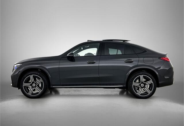 Mercedes-Benz Glc Coupé 400e 4MATIC Business Solution AMG | Premium Plus | Winterpakket | Nightpakket | Trekhaak | AMG spoiler | Panoramaschuifdak | 360° camera | Treeplanken in aluminiumlook | 20 inch vijfspaaks lichtmetalen AMG-velgen | DISTRONIC |