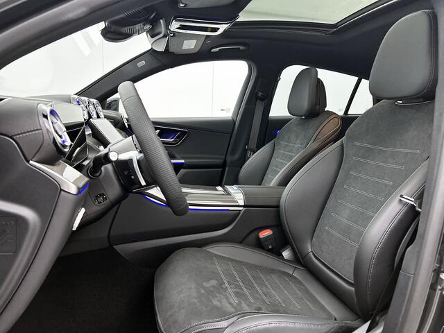 Mercedes-Benz Glc Coupé 400e 4MATIC Business Solution AMG | Premium Plus | Winterpakket | Nightpakket | Trekhaak | AMG spoiler | Panoramaschuifdak | 360° camera | Treeplanken in aluminiumlook | 20 inch vijfspaaks lichtmetalen AMG-velgen | DISTRONIC |