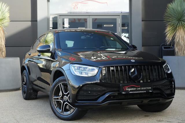 Mercedes-Benz Glc Coupé 300e 4MATIC AMG | PHEV | 320PK | Virtual Cockpit | Camera | 19'' | Een bijzonder fraaie combinatie van sportiviteit, luxe en efficiëntie. Deze Mercedes-Benz GLC Coupé 300e 4MATIC is uitgevoerd in de populaire AMG Line en combineert het elegante Coupé-design