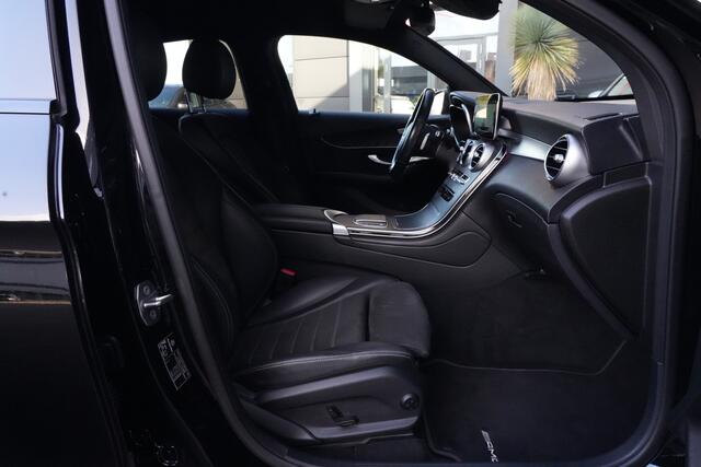 Mercedes-Benz Glc Coupé 300e 4MATIC AMG | PHEV | 320PK | Virtual Cockpit | Camera | 19'' | Een bijzonder fraaie combinatie van sportiviteit, luxe en efficiëntie. Deze Mercedes-Benz GLC Coupé 300e 4MATIC is uitgevoerd in de populaire AMG Line en combineert het elegante Coupé-design