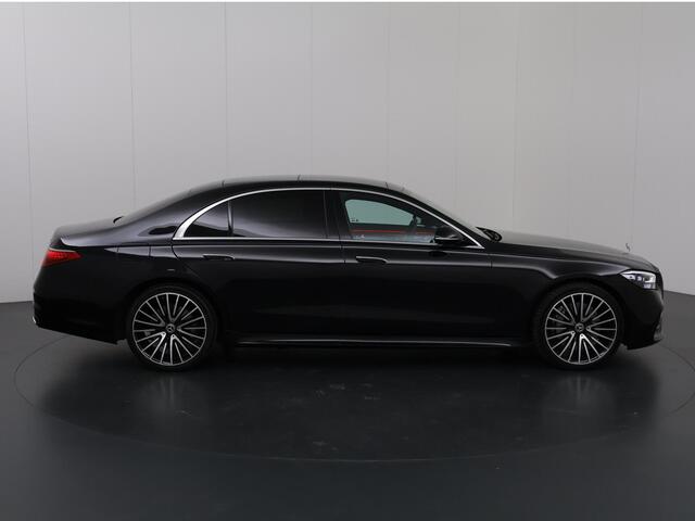 Mercedes-Benz S-KLASSE 450 4MATIC Lang AMG Line | Night | Panoramadak | Headup | Digital Light | 21" lichtmetalen velgen | Burmester | 360 graden camera | Rijassistentiepakket | Sfeerverlichting |