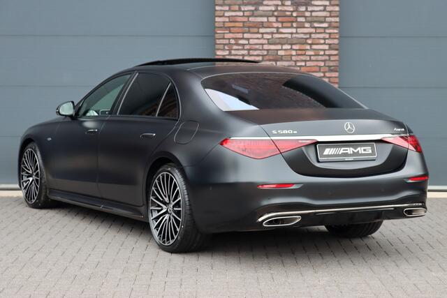 Mercedes-Benz S-KLASSE 580 e 4MATIC Lang AMG Line | Manufaktur | Airmatic | Chauffeurspakket | Achterasbesturing | Augmented HUD | Distronic+ | Burmester | Exclusief Nappa Leder | 3D-Display | Vlakkenverwarming | Zonweringspakket |