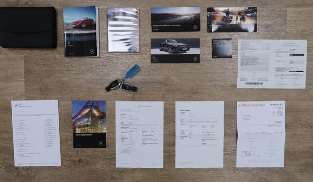 Mercedes-Benz SLC-KLASSE 200 Panoramadak Airco Navigatie Leer Nekverwarming Sportstoelen Automaat Sportvelgen Lage km.stand Zeer nette staat LED 2e eigenaar