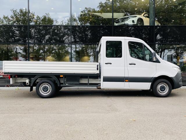 Mercedes-Benz SPRINTER 316 CDI L3 RWD 164PK Dubbele Cabine Open Laadbak (340cm) DoKa 121km // Passagiersbank // 7-Persoons // Comfort Stoel // MBUX Touchscreen // Airco // Apple Carplay