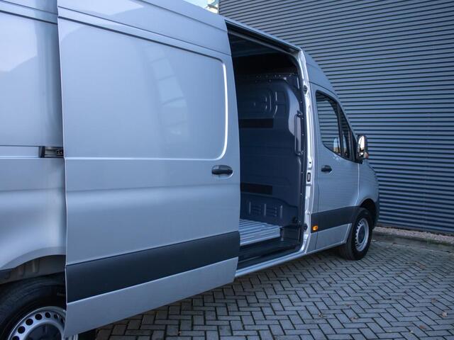 Mercedes-Benz SPRINTER 317 1.9 CDI L3H2 RWD 170 PK Automaat Trekhaak 3,5T, navigatie, led koplampen, hydraulische stoel, cruise control, achteruitrijcamera, bijrijdersbank