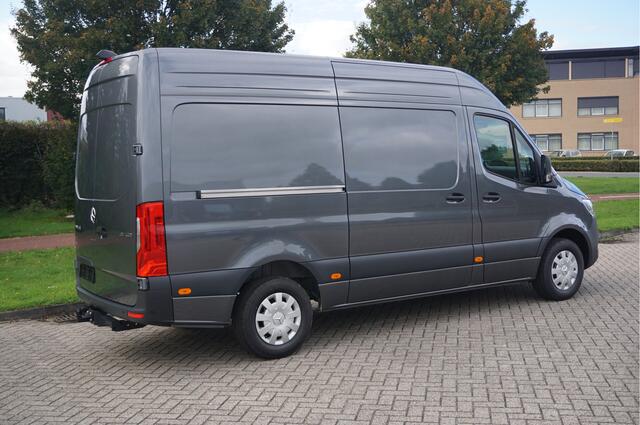 Mercedes-Benz SPRINTER 317CDI Pro L2H2 10.25" Mbux Navi, Cam, Gev. Stoel, 3.5T Trekhaak, LED!! NR. 733