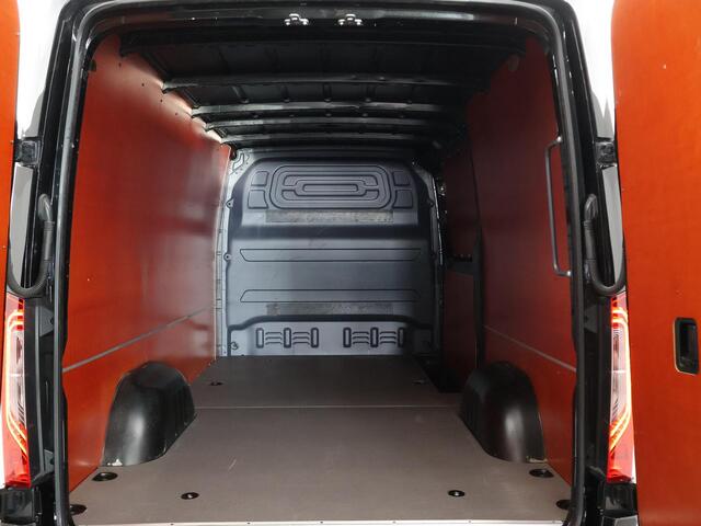 Mercedes-Benz SPRINTER 319 3.0 CDI V6 190 PK AUT. L2H1 + 3500 KG TREKHAAK