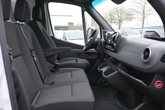 Mercedes-Benz SPRINTER 519 CDI L3 Bakwagen met Dhollandia laadklep BPM vrij 3500 kg trekgewicht, LED, Geveerde stoel
