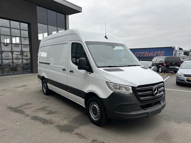 Mercedes-Benz SPRINTER 317 CDI L2 H2 MBUX / Carplay navigatie / Camera / Parkeersensoren / Cruise control / Airco / 270 Graden achterdeuren