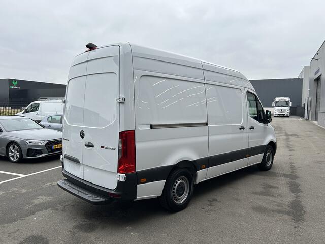 Mercedes-Benz SPRINTER 317 CDI L2 H2 MBUX / Carplay navigatie / Camera / Parkeersensoren / Cruise control / Airco / 270 Graden achterdeuren