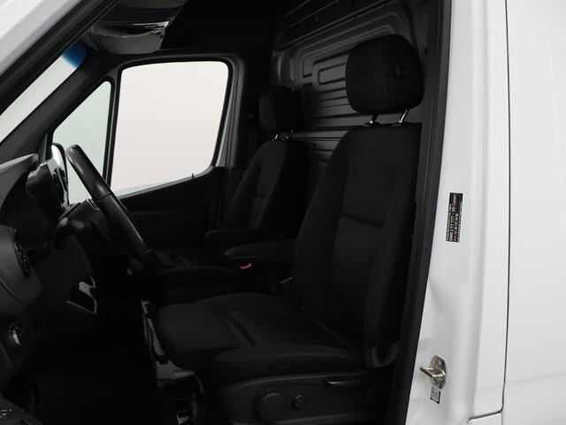 Mercedes-Benz SPRINTER 314 CDI L2 H2 | Aut. | Navigatie | Parkeercamera | 2-zits | Trekhaak | Airco | Cruise Control | Parkeercamera |