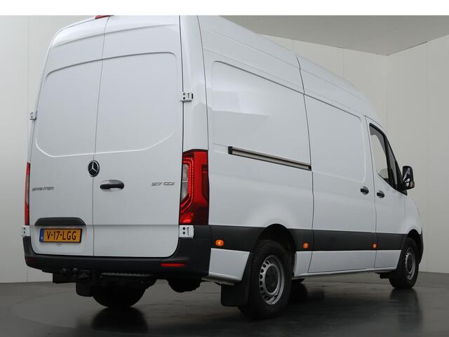Mercedes-Benz SPRINTER 317 CDI L2 H2 | Aut. | 3500 KG Trekhaak | LED | 3-zits | Parkeercamera | Cruise Control | Certified