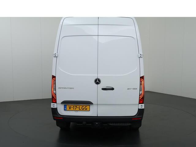 Mercedes-Benz SPRINTER 317 CDI L2 H2 | Aut. | 3500 KG Trekhaak | LED | 3-zits | Parkeercamera | Cruise Control | Certified