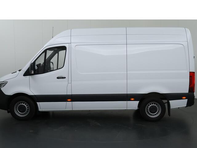 Mercedes-Benz SPRINTER 317 CDI L2 H2 | Aut. | 3500 KG Trekhaak | LED | 3-zits | Parkeercamera | Cruise Control | Certified