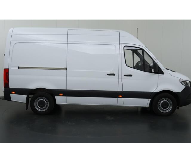 Mercedes-Benz SPRINTER 317 CDI L2 H2 | Aut. | 3500 KG Trekhaak | LED | 3-zits | Parkeercamera | Cruise Control | Certified