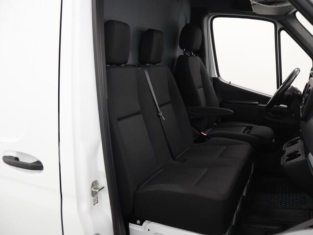 Mercedes-Benz SPRINTER 317 CDI L2 H2 | Aut. | 3500 KG Trekhaak | LED | 3-zits | Parkeercamera | Cruise Control | Certified