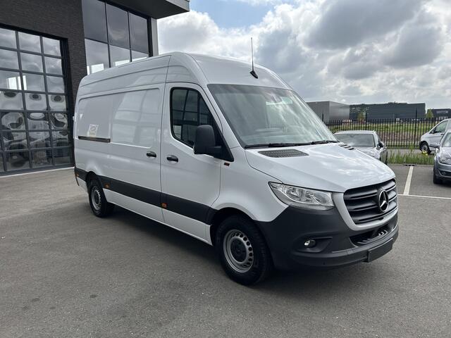 Mercedes-Benz SPRINTER 319 CDI L2 H2 3.0 V6 / 3500KG Trekhaak / 360 Camera / MBUX / Navigatie / Cruise control / Airco / 270 Graden achterdeuren