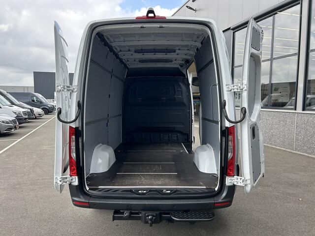 Mercedes-Benz SPRINTER 319 CDI L2 H2 3.0 V6 / 3500KG Trekhaak / 360 Camera / MBUX / Navigatie / Cruise control / Airco / 270 Graden achterdeuren
