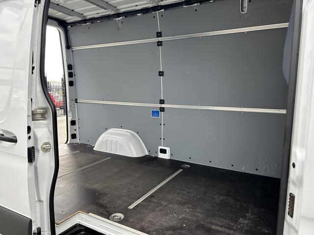 Mercedes-Benz SPRINTER 319 CDI L2 H2 3.0 V6 / 3500KG Trekhaak / 360 Camera / MBUX / Navigatie / Cruise control / Airco / 270 Graden achterdeuren
