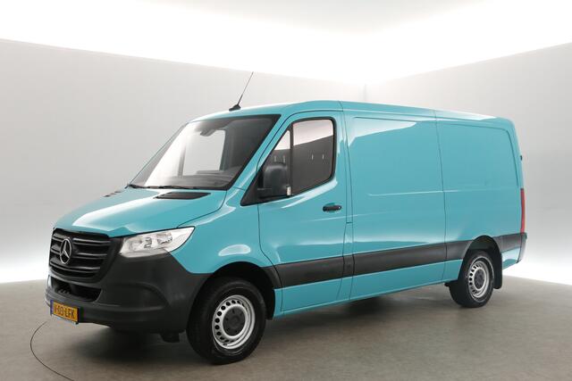 Mercedes-Benz SPRINTER 319 3.0 CDI L2H1 V6 191PK Automaat Airco Cruise Carplay Camera Navigatie 3 Persoons Trekhaak