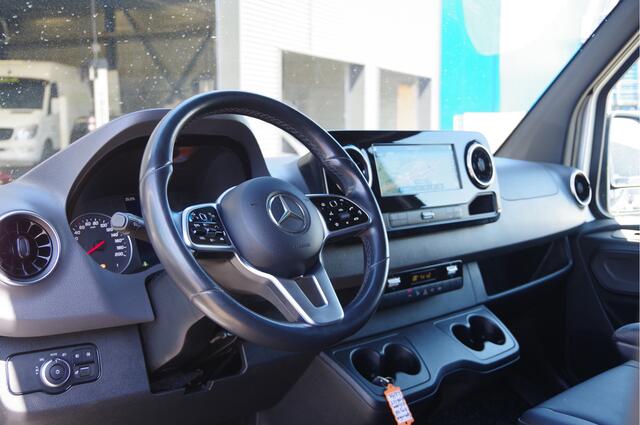 Mercedes-Benz SPRINTER 319 3.0 CDI V6 L2H2 AUT. LED, LEDER, 3.5T TREKHAAK, ADAPT. CRUISE, 360 CAMERA, MBUX 10'', MISTLAMPEN, CLIMA, PARKEERSENSOREN, APPLE CARPLAY, BETIMMERING
