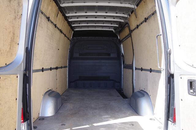 Mercedes-Benz SPRINTER 319 3.0 CDI V6 L2H2 AUT. LED, LEDER, 3.5T TREKHAAK, ADAPT. CRUISE, 360 CAMERA, MBUX 10'', MISTLAMPEN, CLIMA, PARKEERSENSOREN, APPLE CARPLAY, BETIMMERING