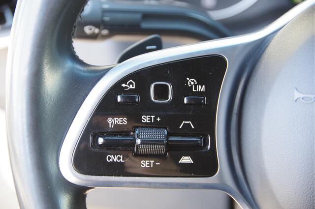Mercedes-Benz SPRINTER 319 3.0 CDI V6 L2H2 AUT. LED, LEDER, 3.5T TREKHAAK, ADAPT. CRUISE, 360 CAMERA, MBUX 10'', MISTLAMPEN, CLIMA, PARKEERSENSOREN, APPLE CARPLAY, BETIMMERING