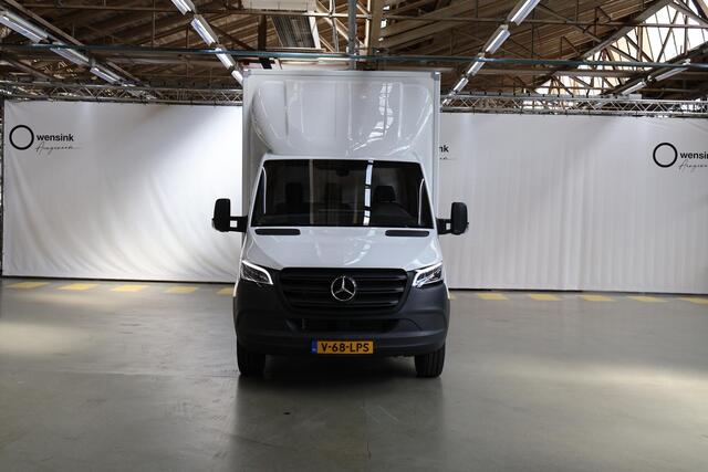 Mercedes-Benz SPRINTER 317 CDI Aut. | Bakwagen met DHollandia Laadklep | Zijdeur | NIEUW! | MBUX 10" | LED | Groot Navigatie | Airco | Cruise Control | Lederen Stuurwiel | Carplay / Android Auto