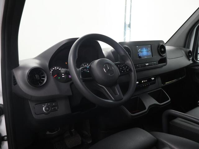 Mercedes-Benz SPRINTER 317 CDI L2 H2 | AUTOMAAT | APPLE CARPLAY - ANDROID AUTO | BETIMMERDE LAADRUIMTE | 2800 KG AHW | STOELVERWARMING BESTUURDERSSTOEL | LEREN BEKLEDING | AIRCO