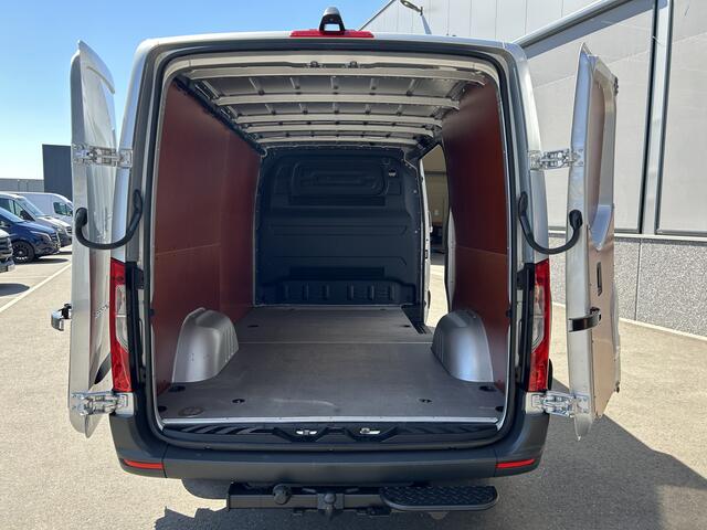 Mercedes-Benz SPRINTER 315 CDI L2 H1 RWD / Trekhaak / MBUX / Camera / Carplay navigatie / Airco / 270 Graden achterdeuren