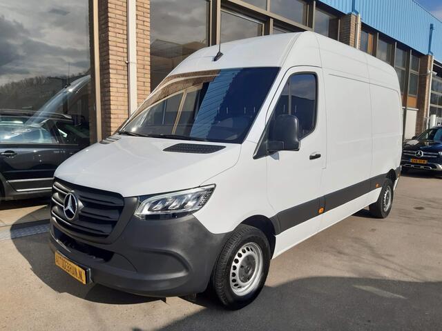Mercedes-Benz SPRINTER 150Pk L2/H2 MBux Navigatie Camera 3-Persoons Trekhaak