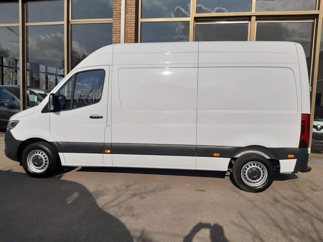 Mercedes-Benz SPRINTER 150Pk L2/H2 MBux Navigatie Camera 3-Persoons Trekhaak