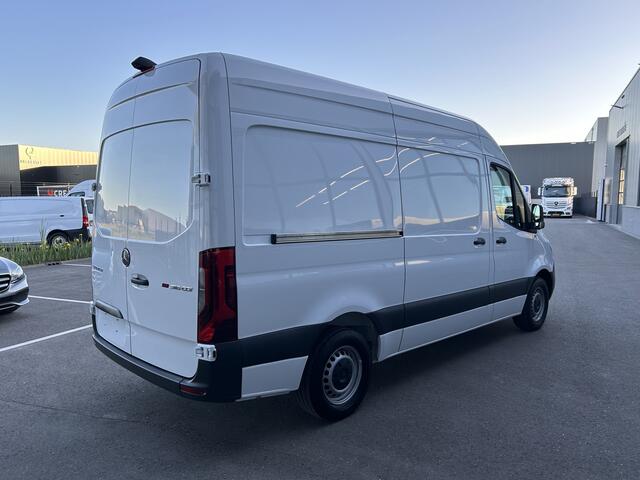 Mercedes-Benz SPRINTER 316 CDI L2 H2 Automaat / LED / MBUX / Navigatie / Camera / Cruise control / Airco / 270 Graden achterdeuren