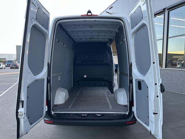 Mercedes-Benz SPRINTER 316 CDI L2 H2 Automaat / LED / MBUX / Navigatie / Camera / Cruise control / Airco / 270 Graden achterdeuren