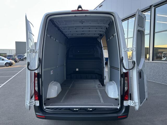 Mercedes-Benz SPRINTER 316 CDI L2 H2 Automaat / LED / MBUX / Navigatie / Camera / Cruise control / Airco / 270 Graden achterdeuren