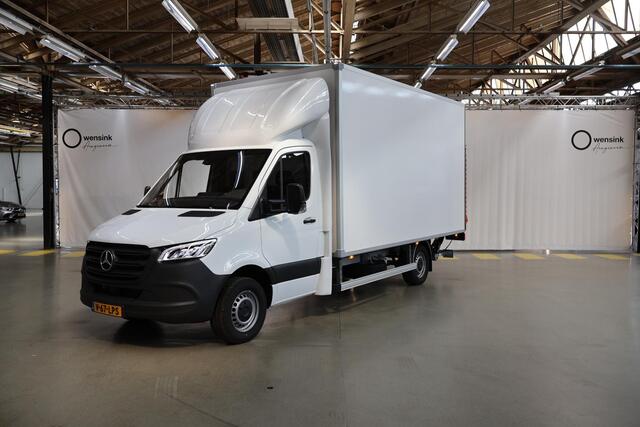 Mercedes-Benz SPRINTER 317 CDI Aut. | Bakwagen met DHollandia Laadklep | Zijdeur | NIEUW! | MBUX 10" | LED | Groot Navigatie | Airco | Cruise Control | Lederen Stuurwiel | Carplay / Android Auto