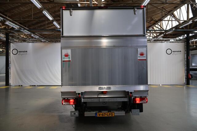 Mercedes-Benz SPRINTER 317 CDI Aut. | Bakwagen met DHollandia Laadklep | Zijdeur | NIEUW! | MBUX 10" | LED | Groot Navigatie | Airco | Cruise Control | Lederen Stuurwiel | Carplay / Android Auto