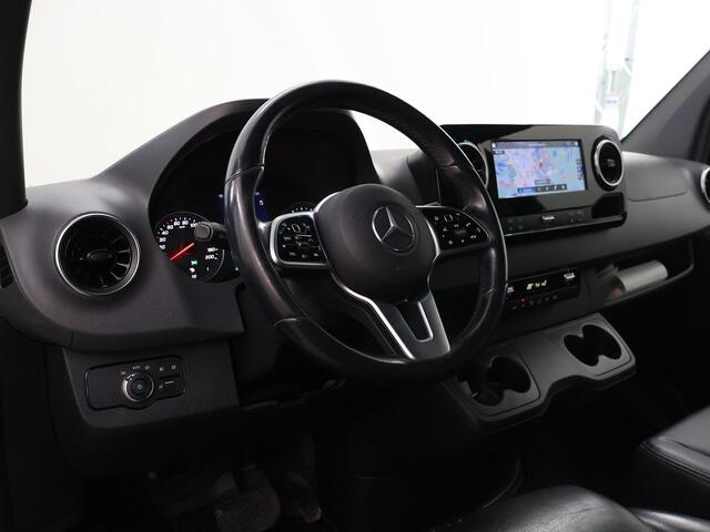 Mercedes-Benz SPRINTER 319 V6 CDI | L3 H2 | 3500 KG. AHW | Navigatie | Stoelverwarming | Keyless Go | 360° Camera | Lederen bekleding | V6 | LM Velgen | Sidebars | Distronic Cruise Control | Schuifdeur L+R | Certified