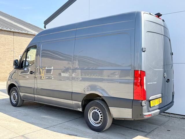Mercedes-Benz SPRINTER 319 1.9 CDI Automaat L2H2 Airco Cruise Control Lane Assist Camera Carplay Dodehoek waarschuwing Parkeersensoren voor achter