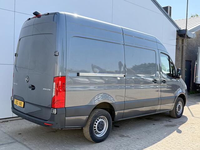 Mercedes-Benz SPRINTER 319 1.9 CDI Automaat L2H2 Airco Cruise Control Lane Assist Camera Carplay Dodehoek waarschuwing Parkeersensoren voor achter