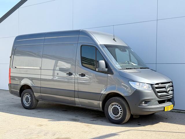 Mercedes-Benz SPRINTER 319 1.9 CDI Automaat L2H2 Airco Cruise Control Lane Assist Camera Carplay Dodehoek waarschuwing Parkeersensoren voor achter