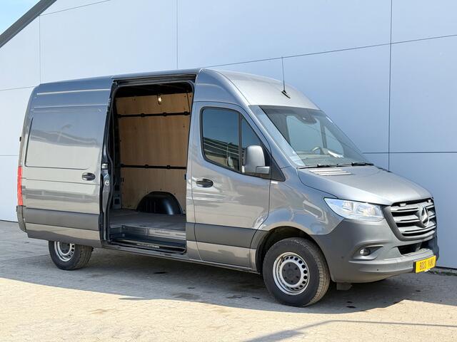 Mercedes-Benz SPRINTER 319 1.9 CDI Automaat L2H2 Airco Cruise Control Lane Assist Camera Carplay Dodehoek waarschuwing Parkeersensoren voor achter